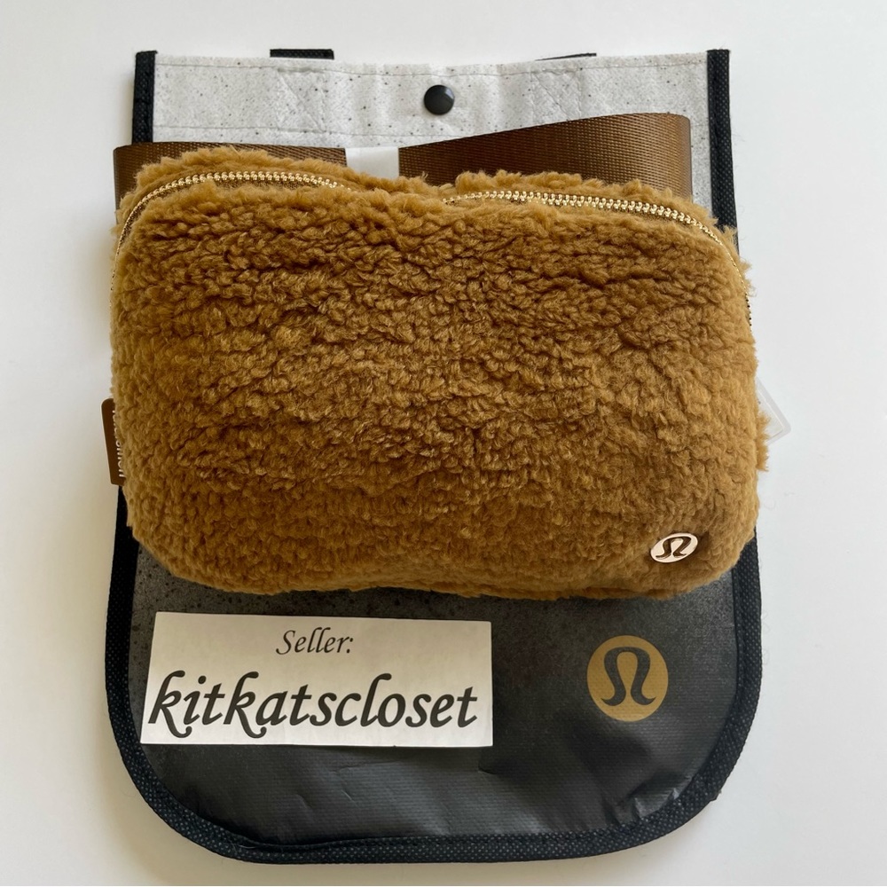 🆕 *GOLD HARDWARE* NWT 2022 lululemon everywhere belt bag fleece EBB 1L - BTCA